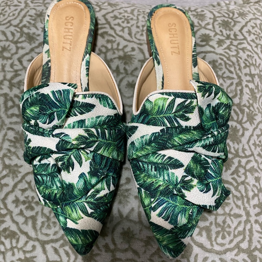 ✨Schultz Monstera Leaf Pointed Toe Flats sz 7.5✨